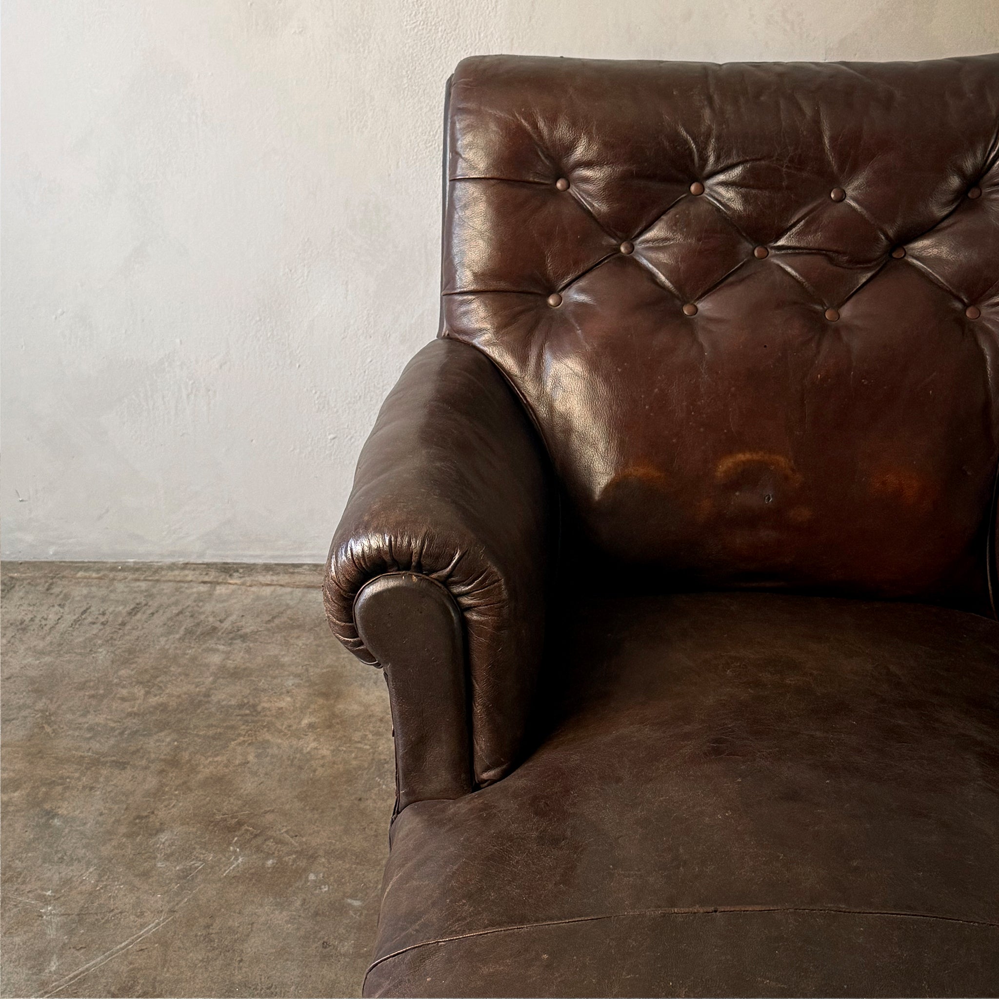 Leather Buttoned Daybed