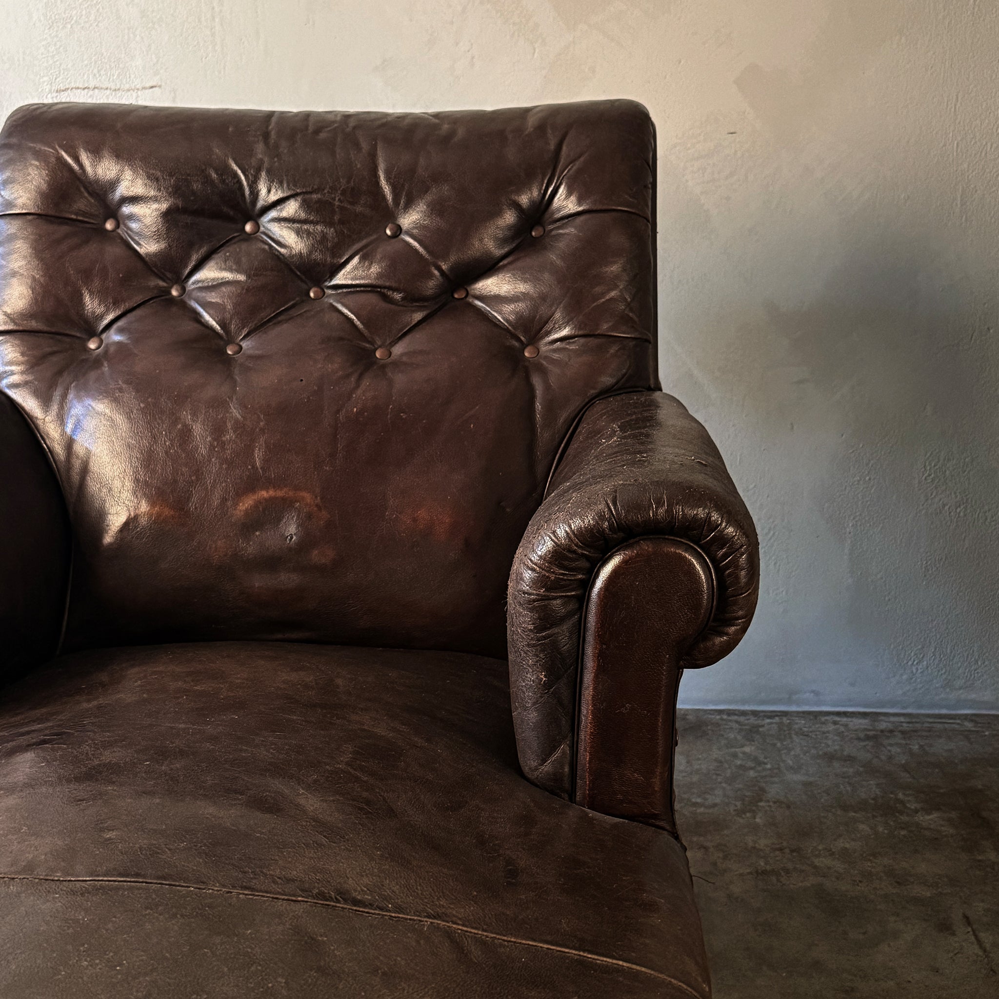 Leather Buttoned Daybed