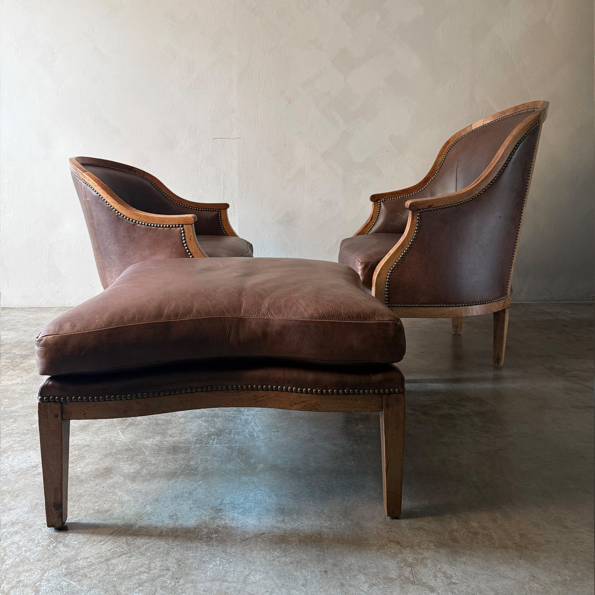 Duchesse Chairs With Ottoman