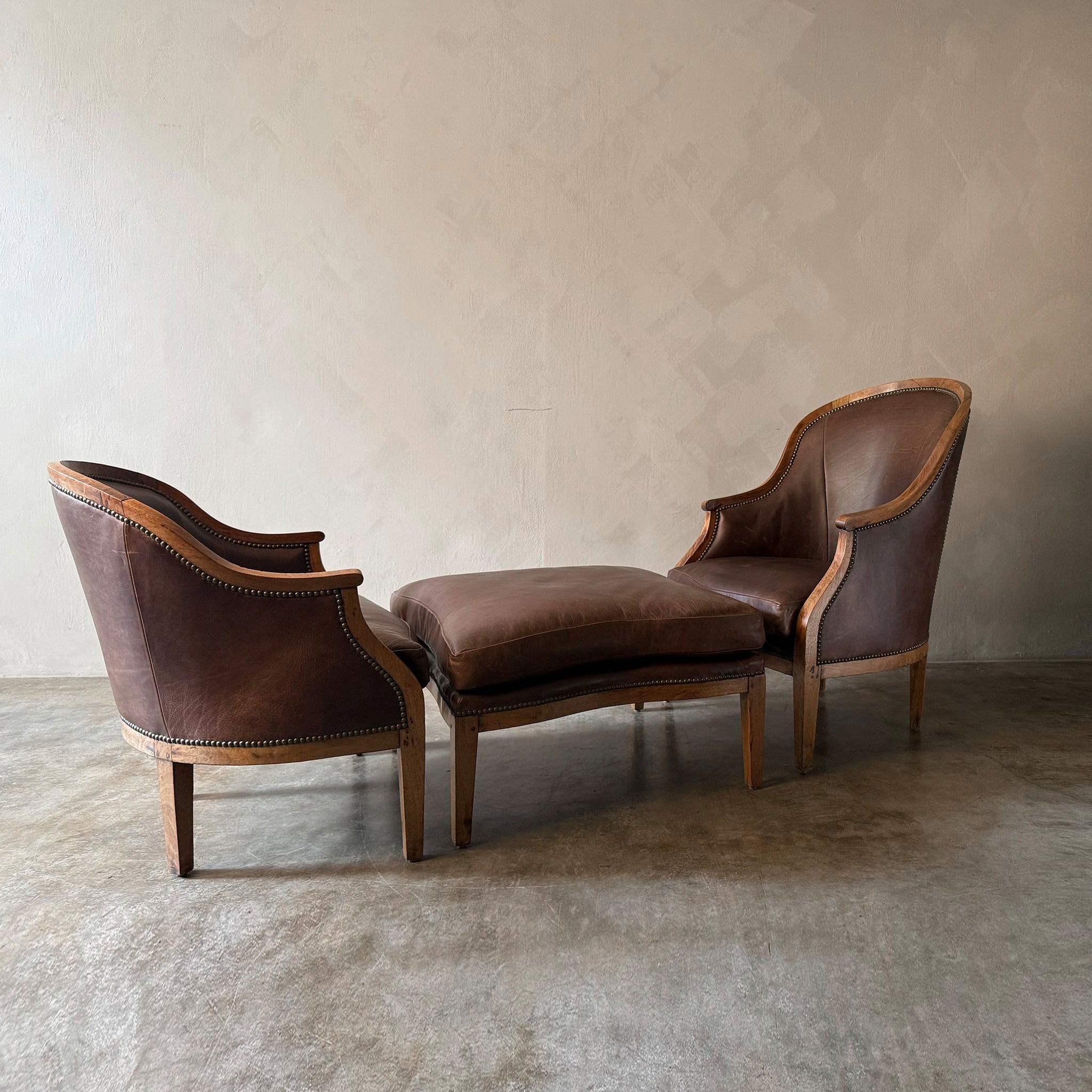 Duchesse Chairs With Ottoman