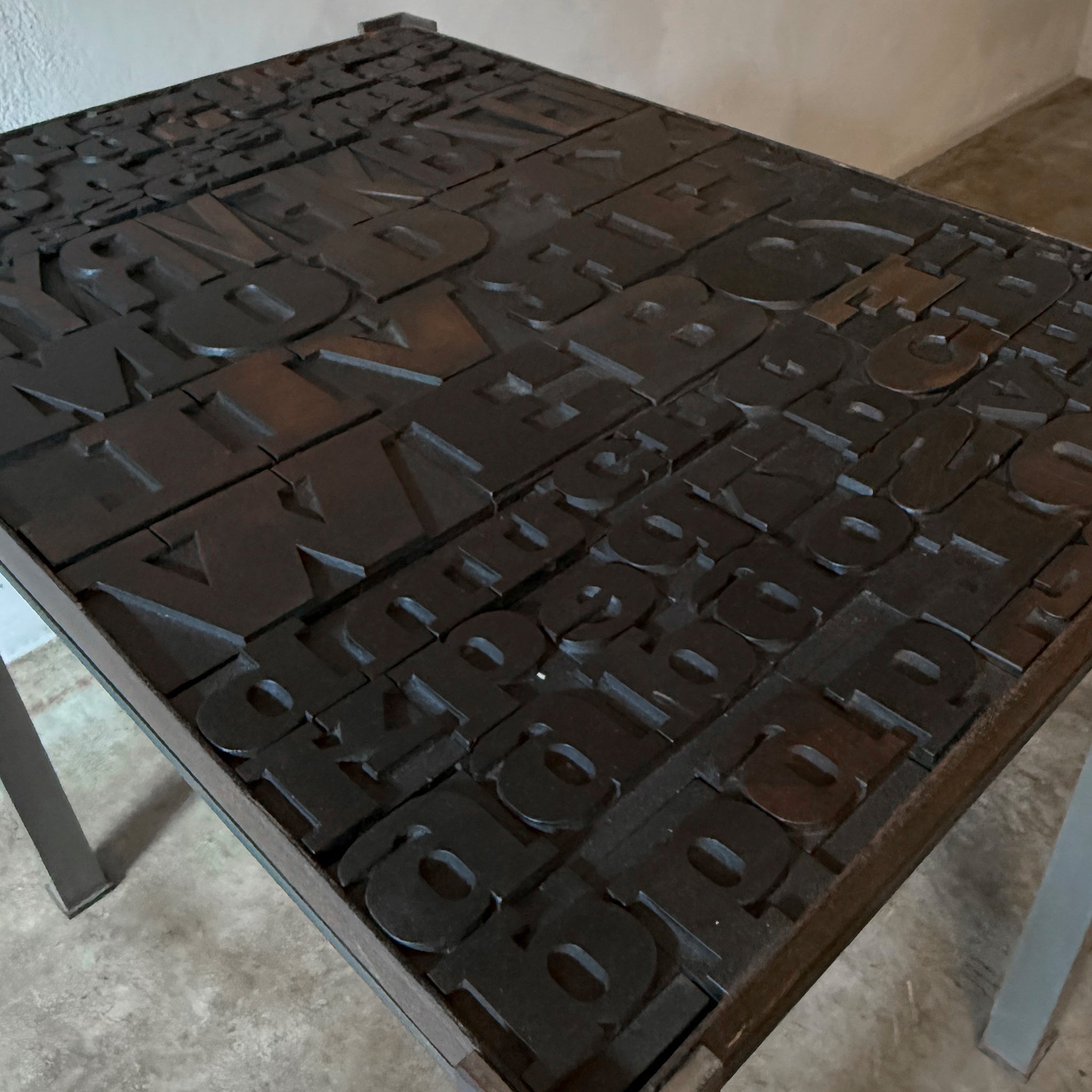 METAL TABLE