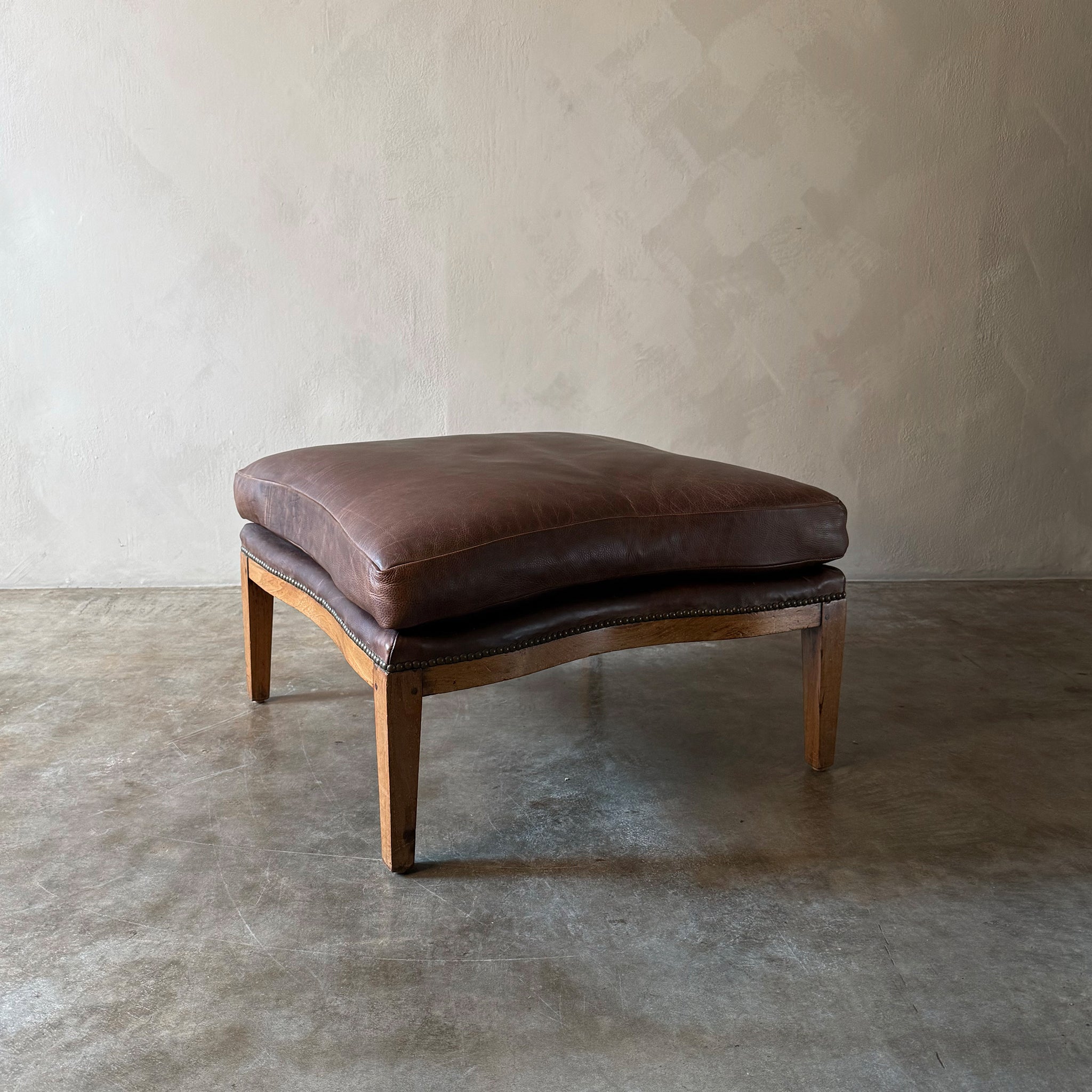 Duchesse Chairs With Ottoman