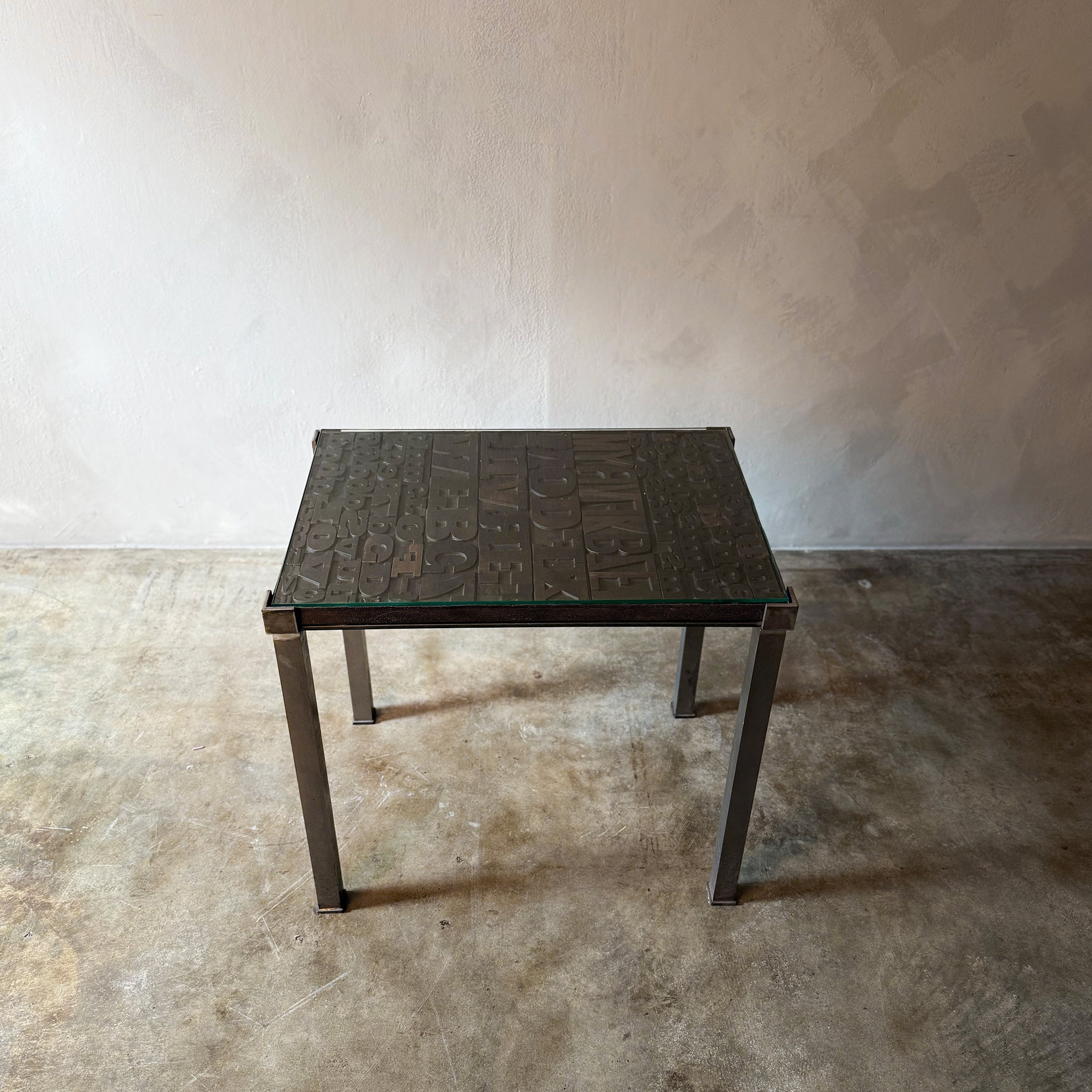 METAL TABLE