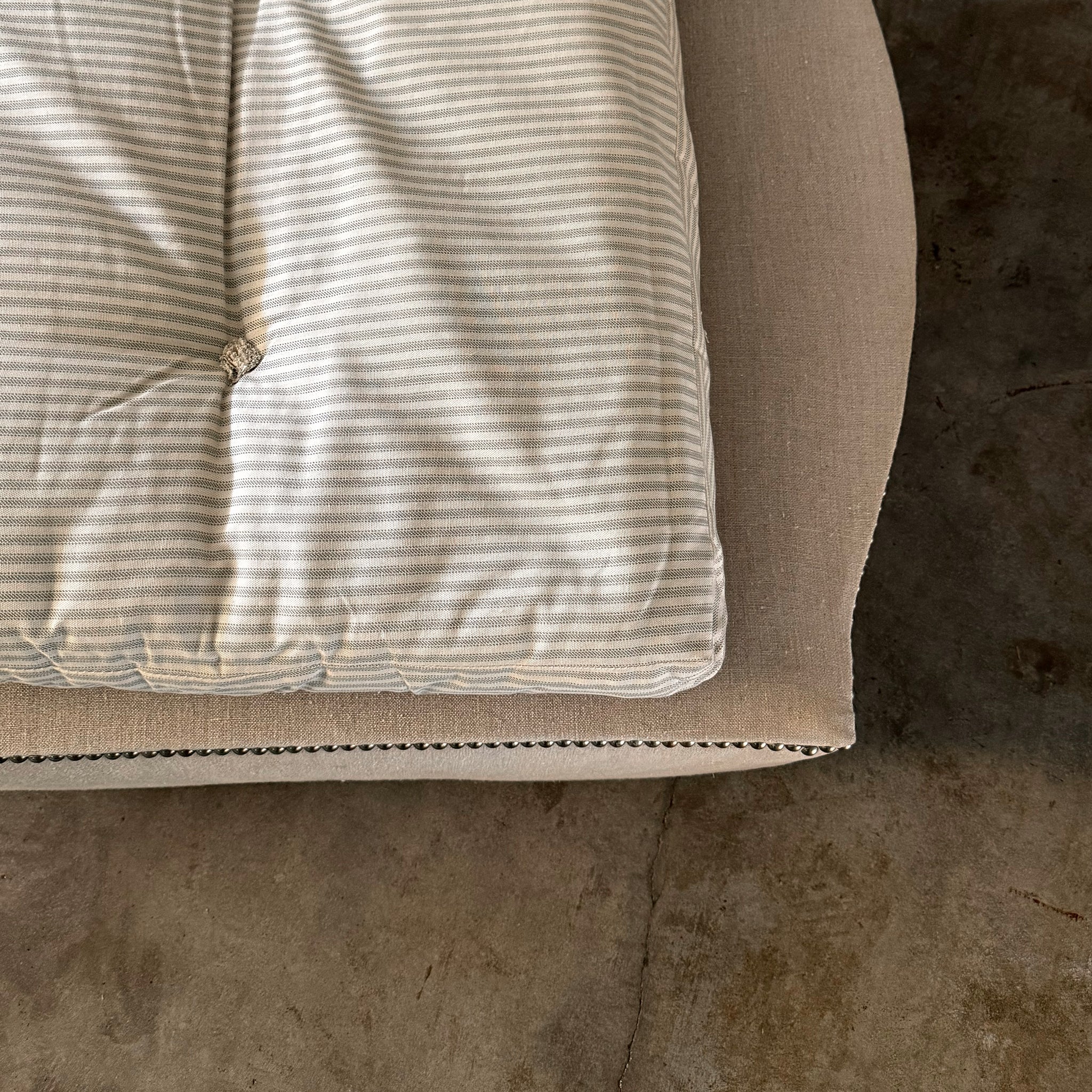 UNFOLDING CHAIR - BED