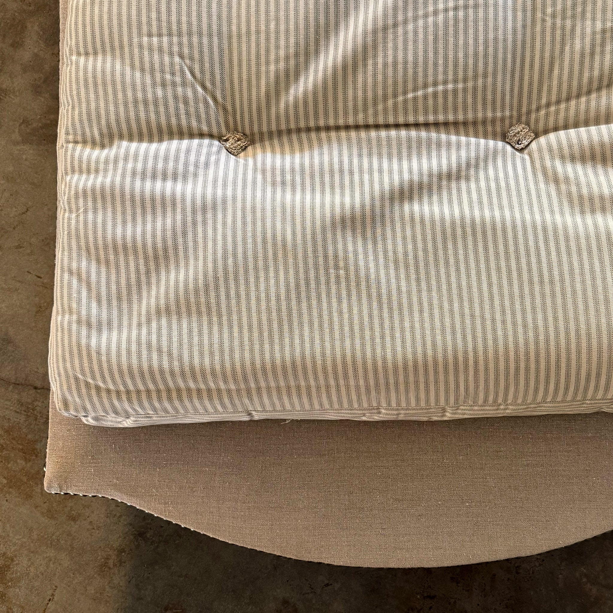 UNFOLDING CHAIR - BED