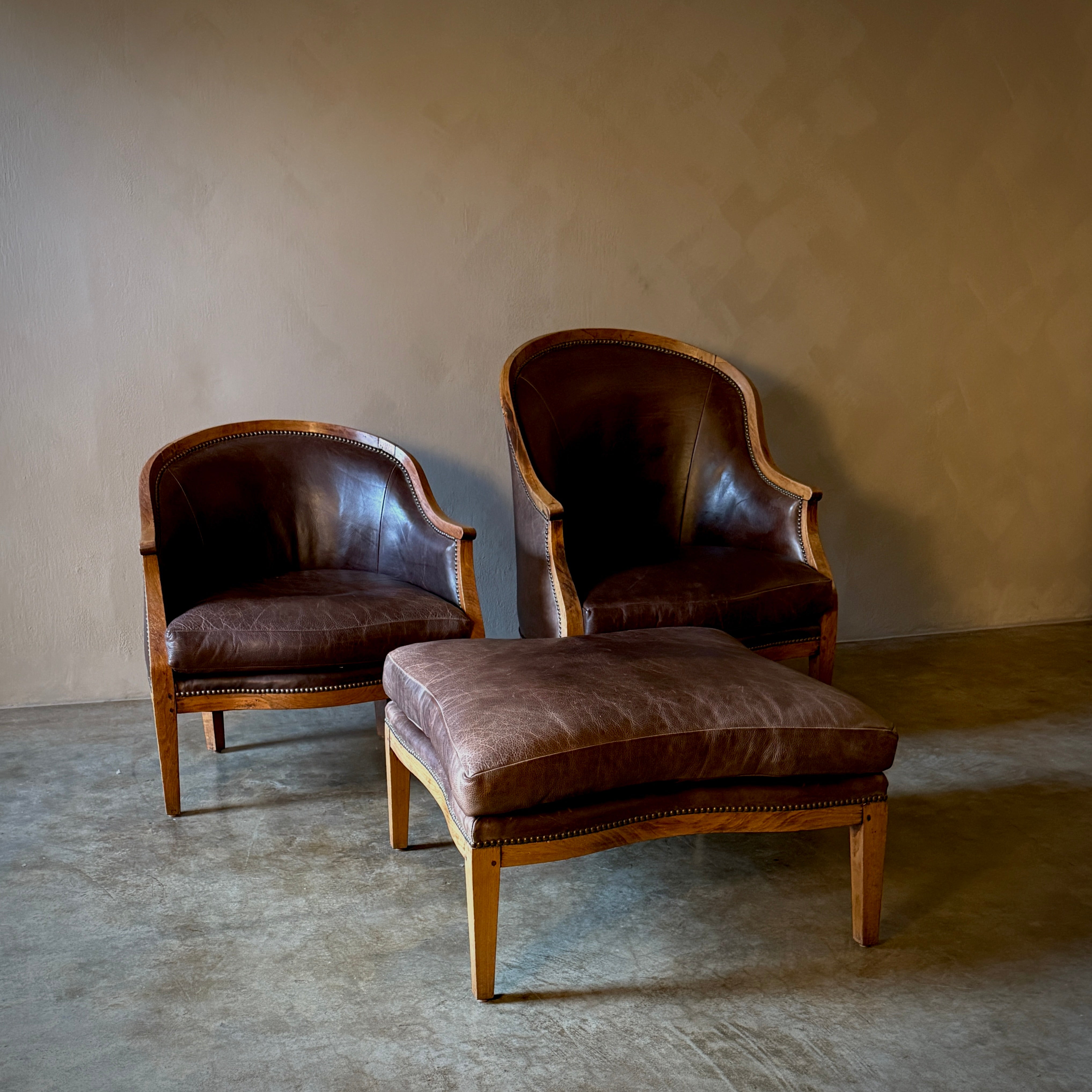 Duchesse Chairs With Ottoman