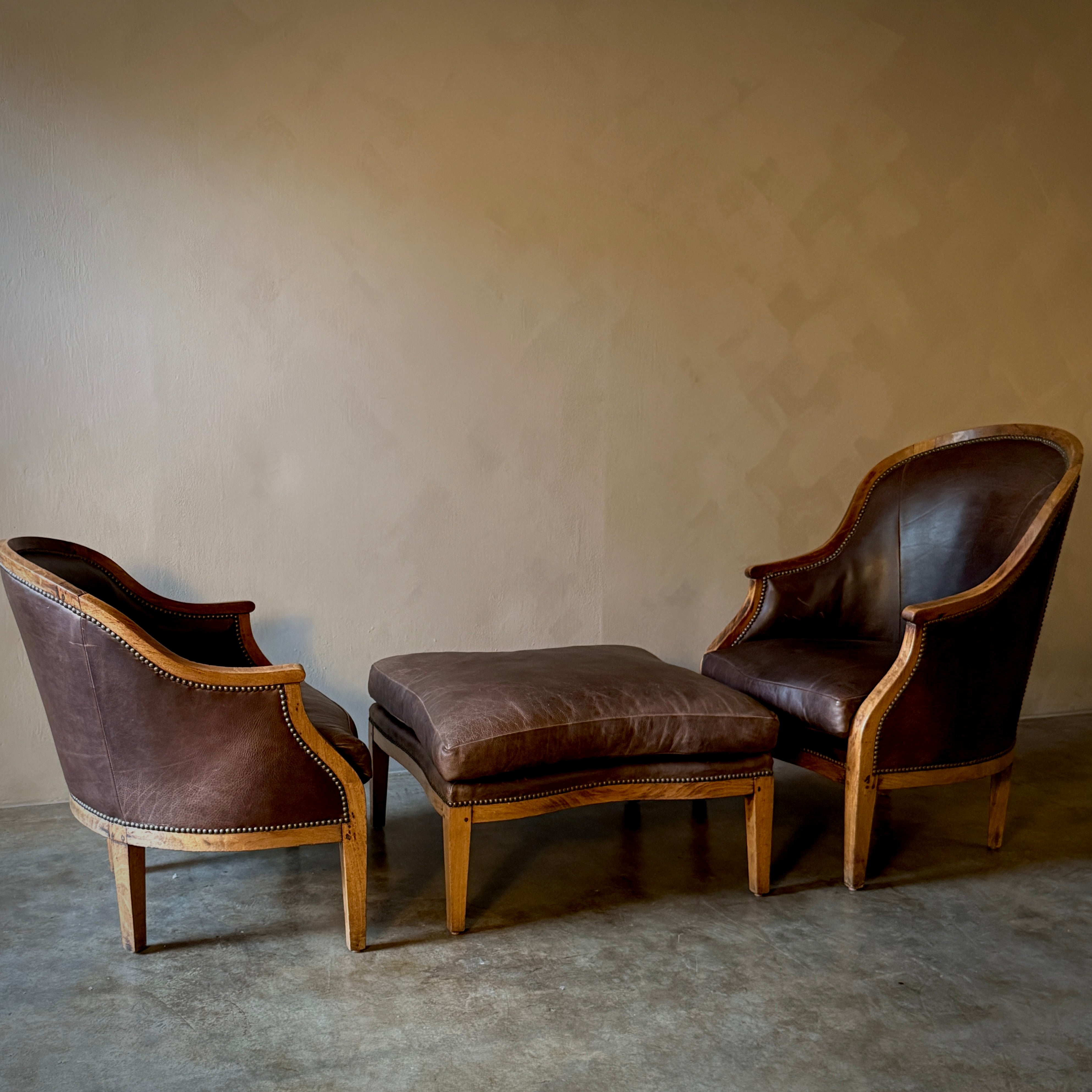 Duchesse Chairs With Ottoman