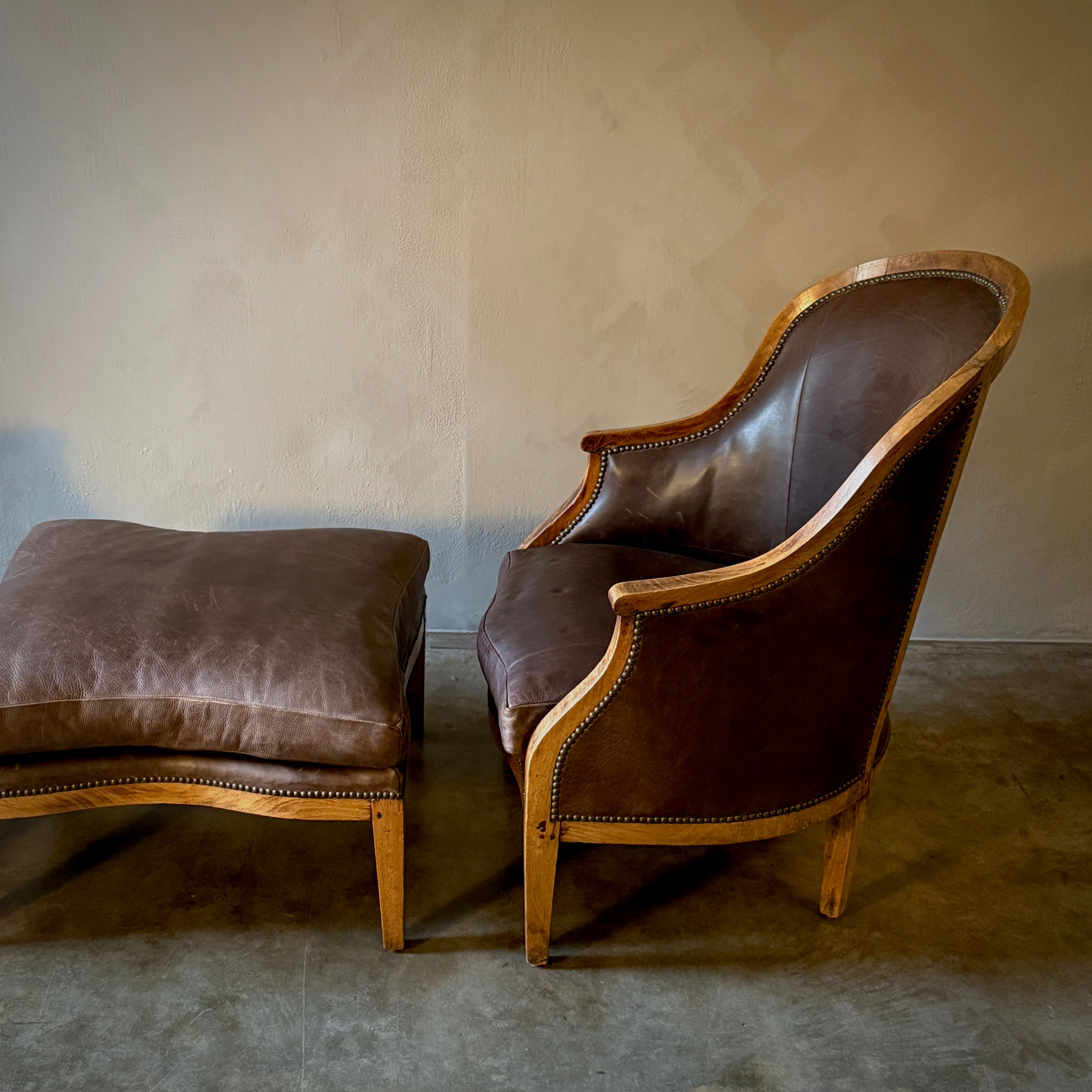 Duchesse Chairs With Ottoman