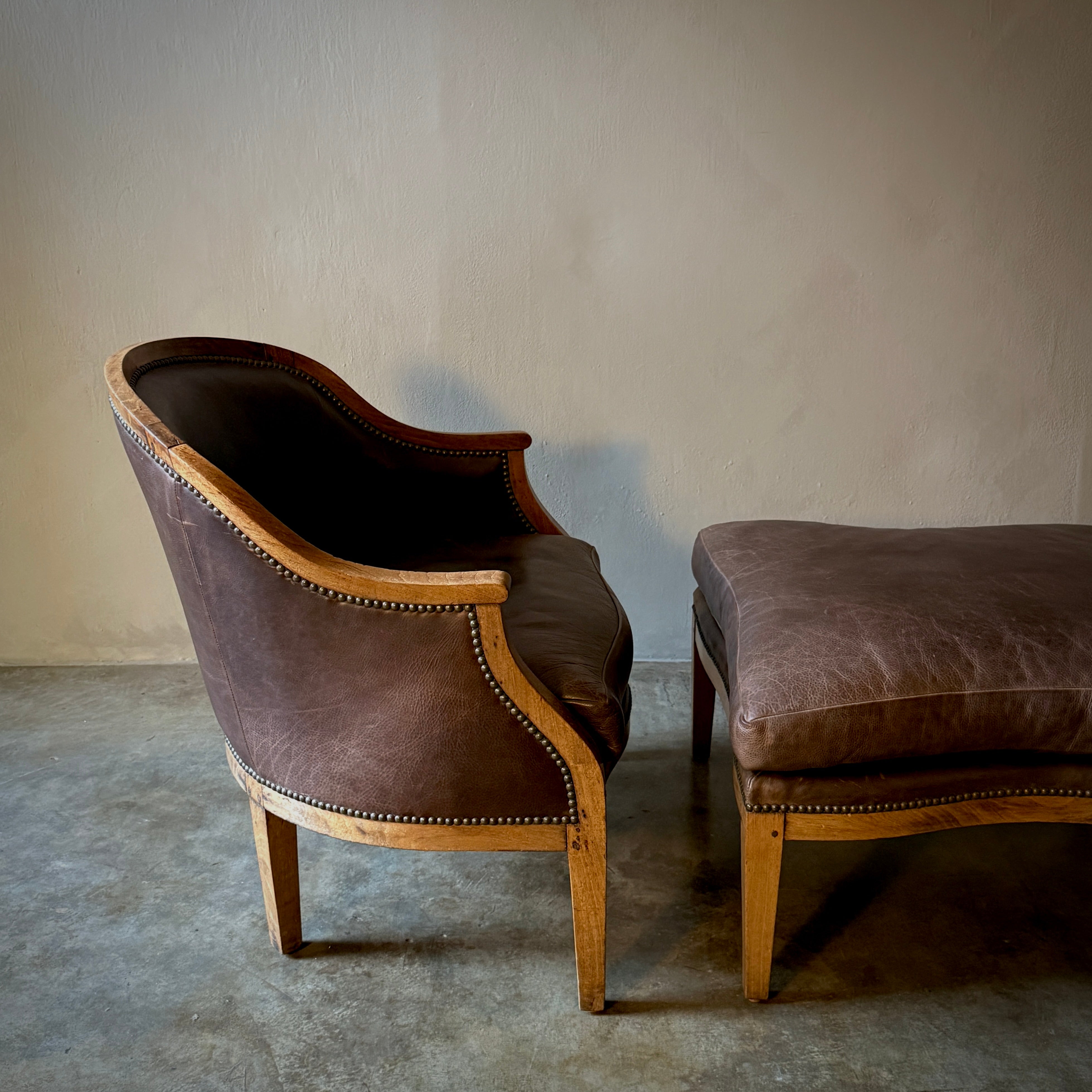 Duchesse Chairs With Ottoman