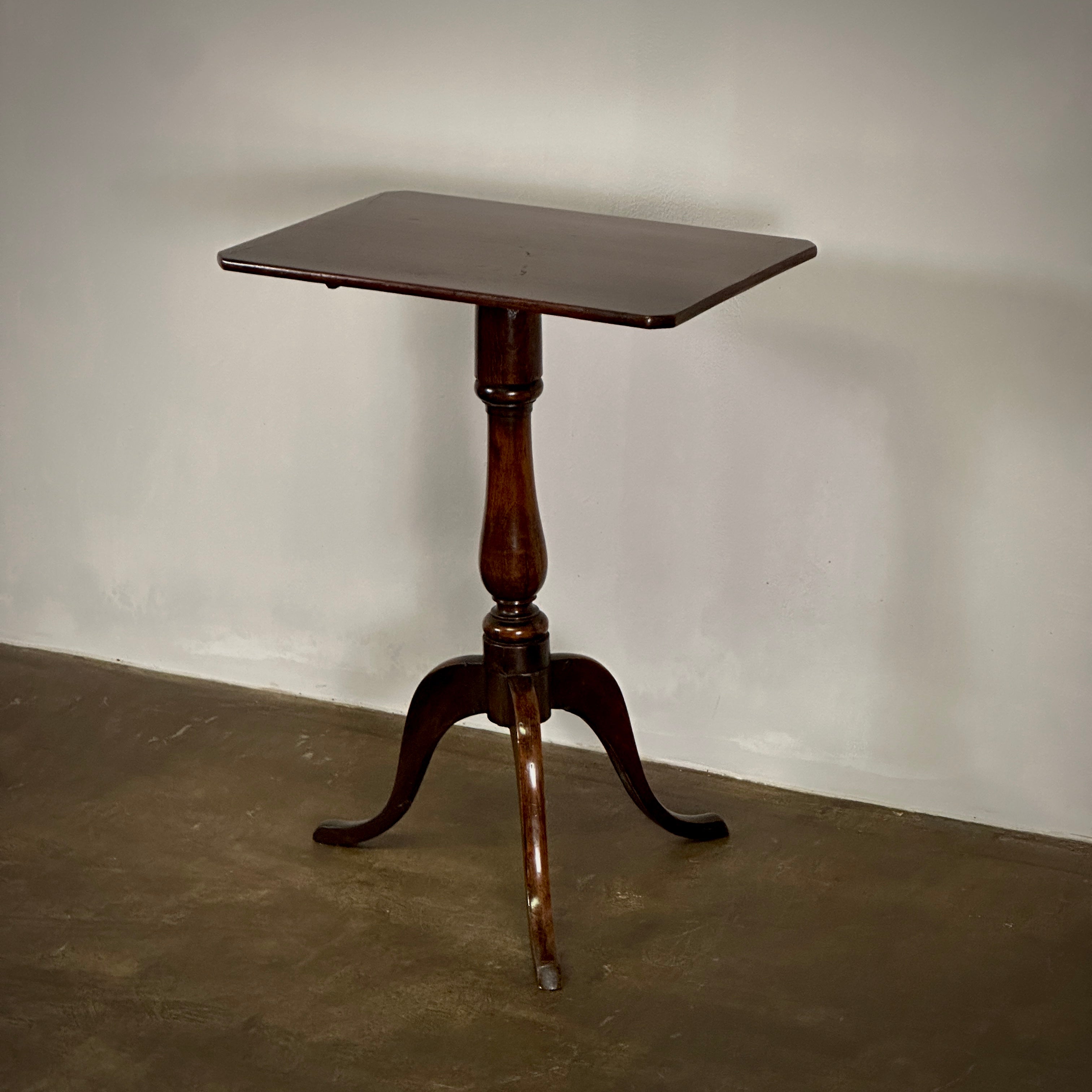 Tilt-top Table
