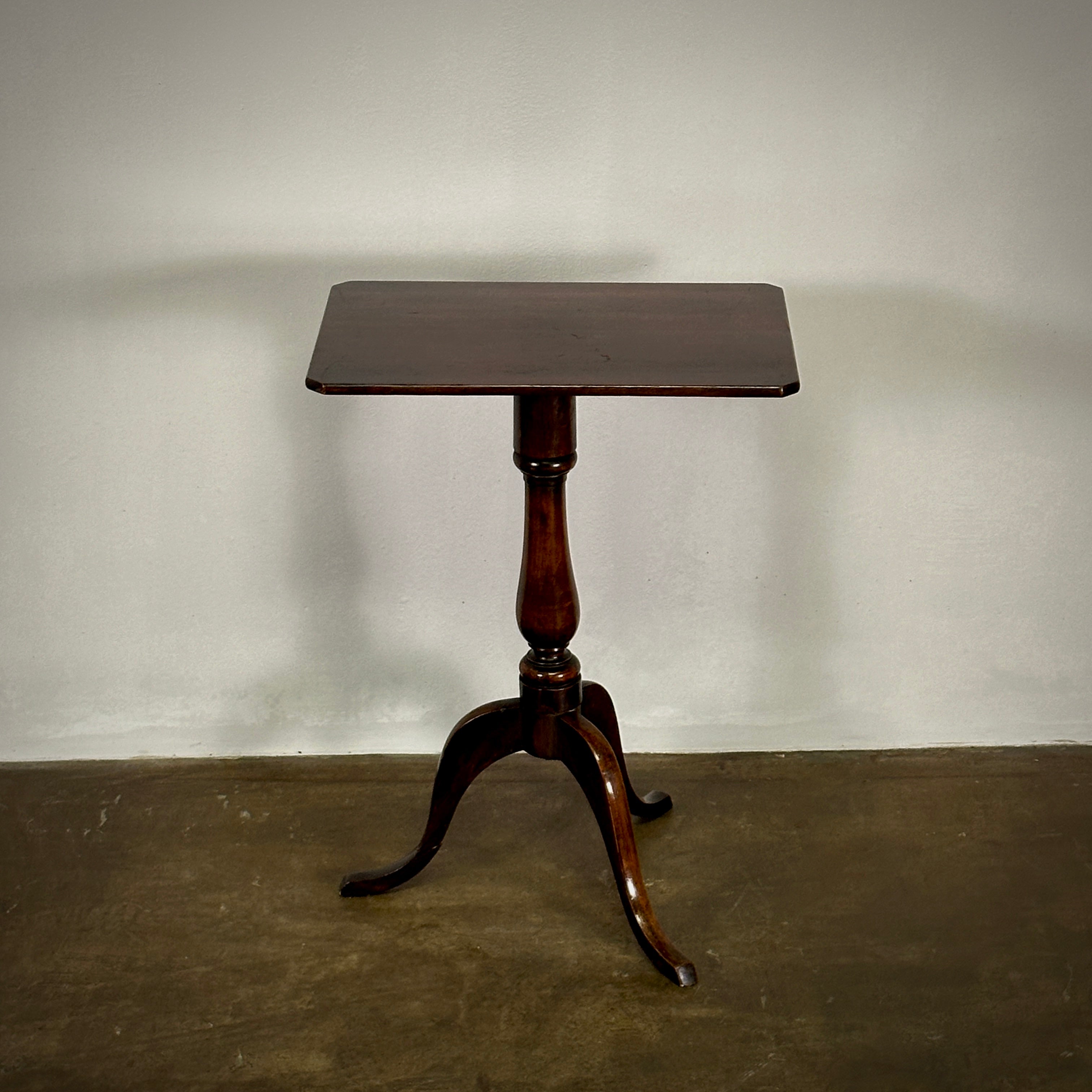 Tilt-top Table