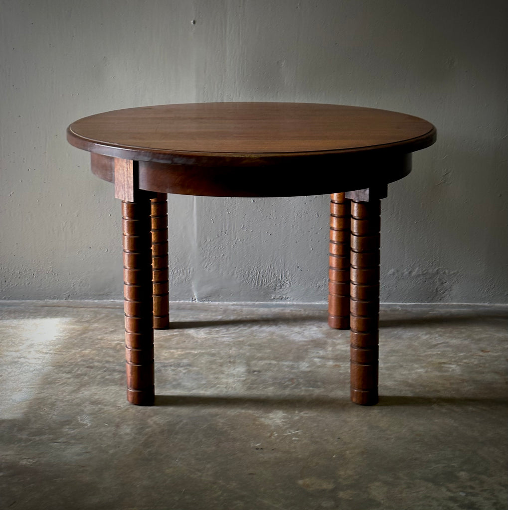Round Table