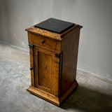 PEDESTAL STAND