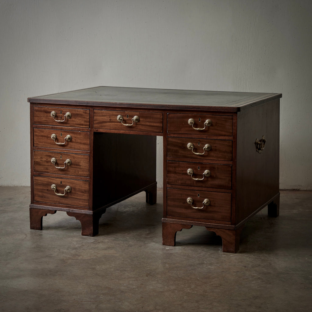 PARTNERS DESK