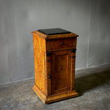 PEDESTAL STAND