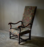 UPHOLSTERED ARMCHAIR