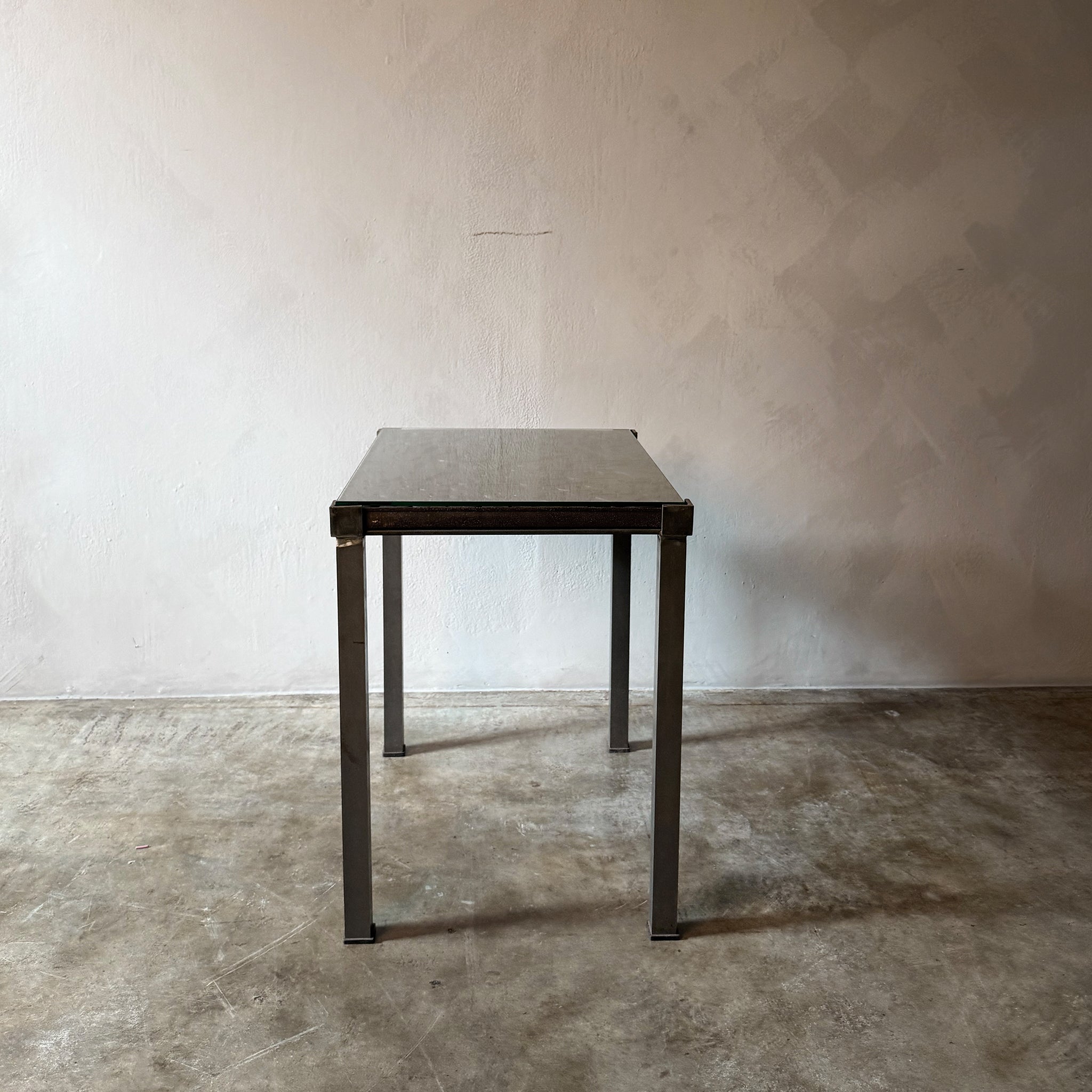 METAL TABLE