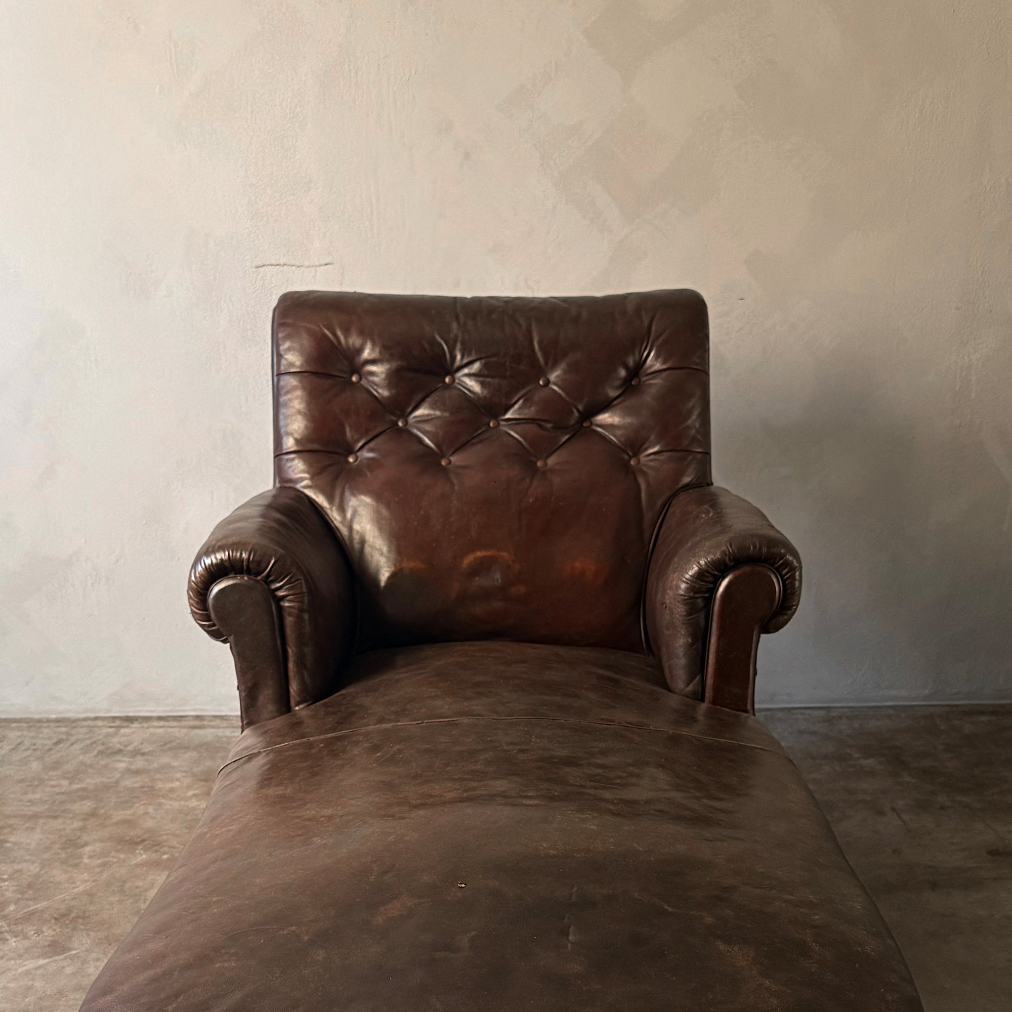 Leather Buttoned Daybed