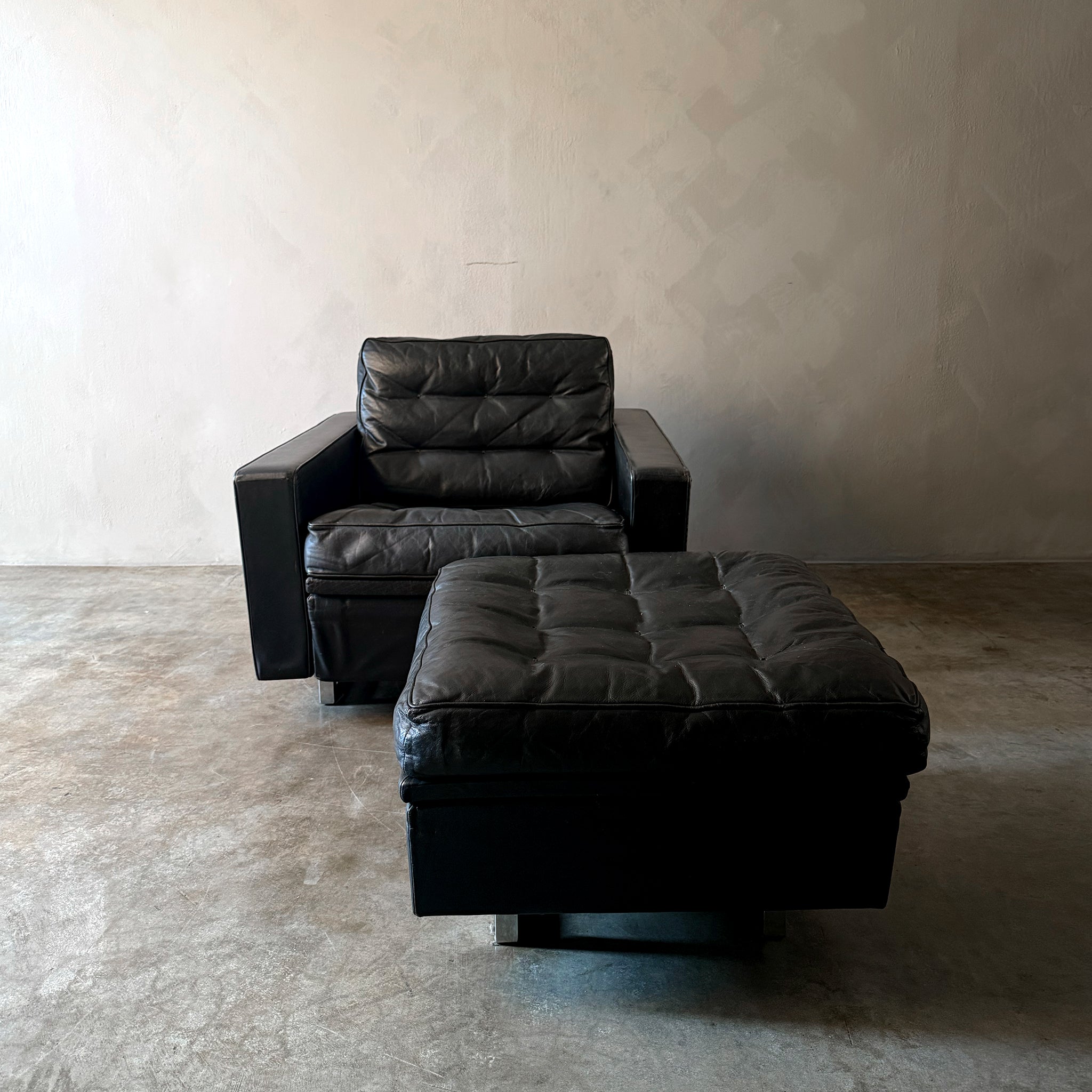 Lounge Chair & Ottoman