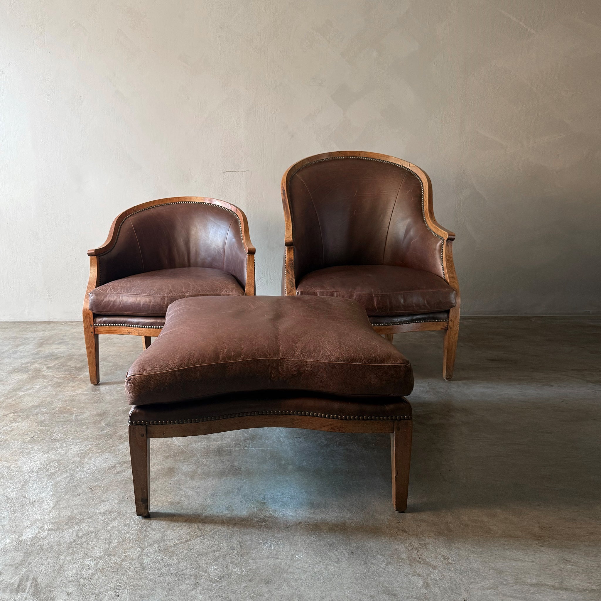 Duchesse Chairs With Ottoman