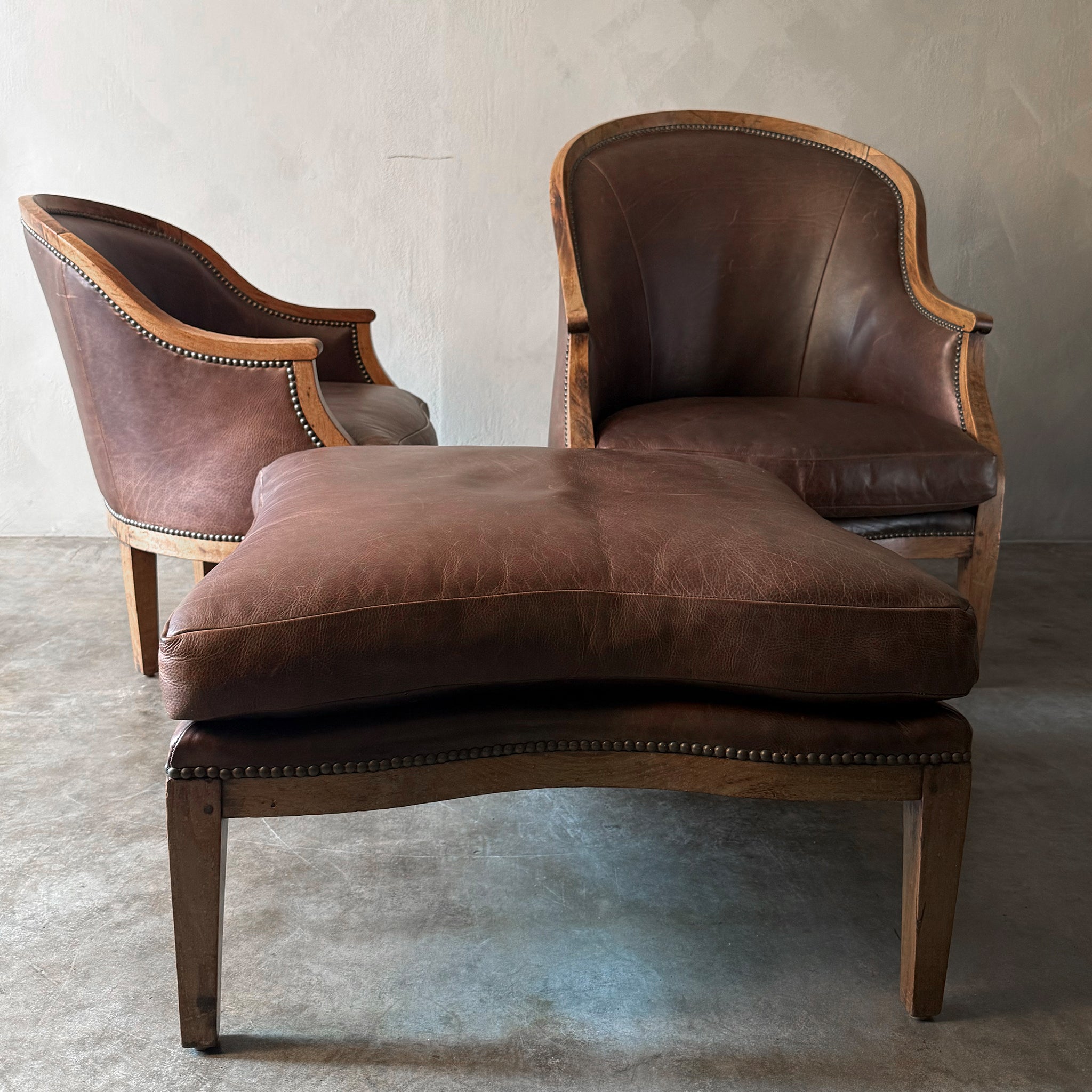 Duchesse Chairs With Ottoman