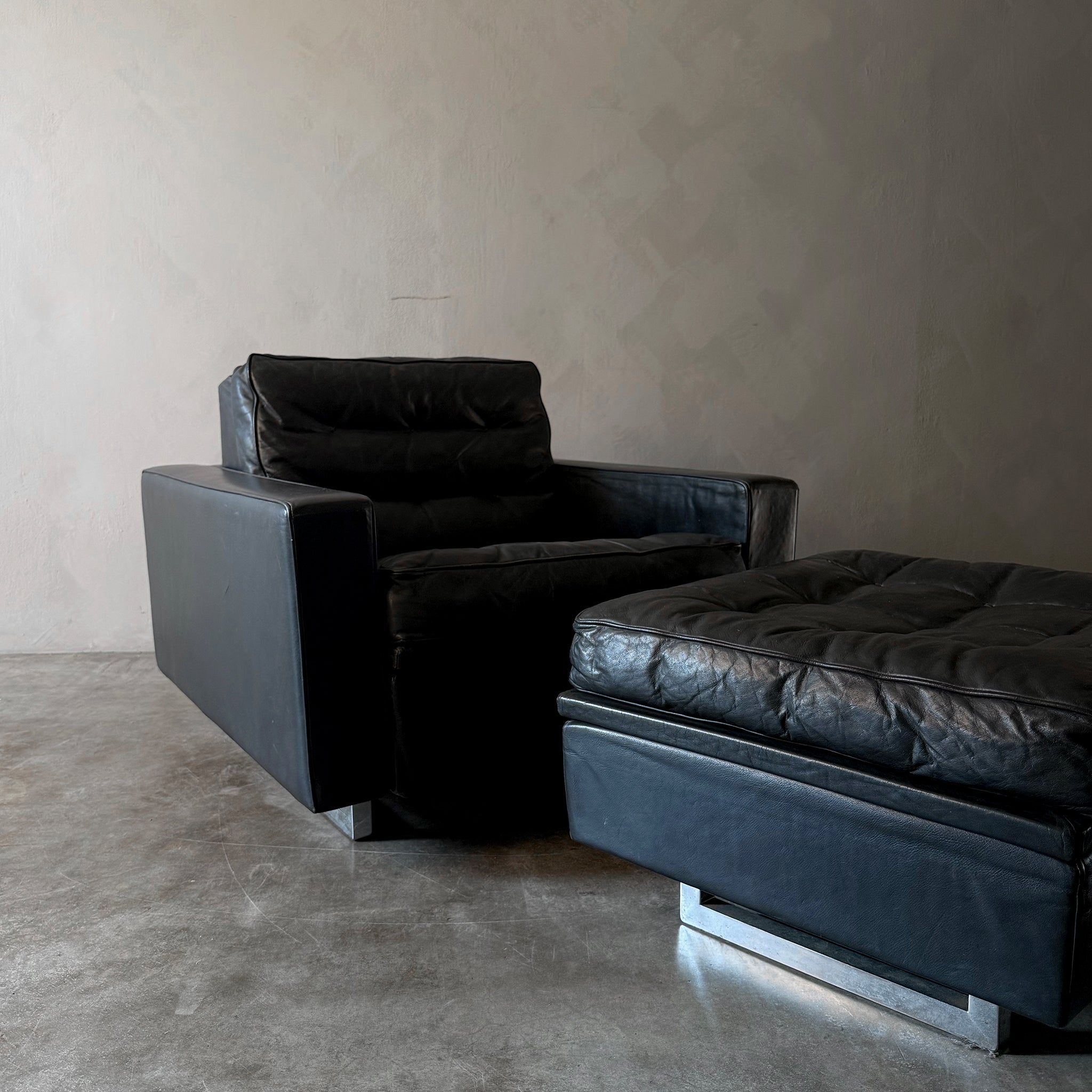 Lounge Chair & Ottoman