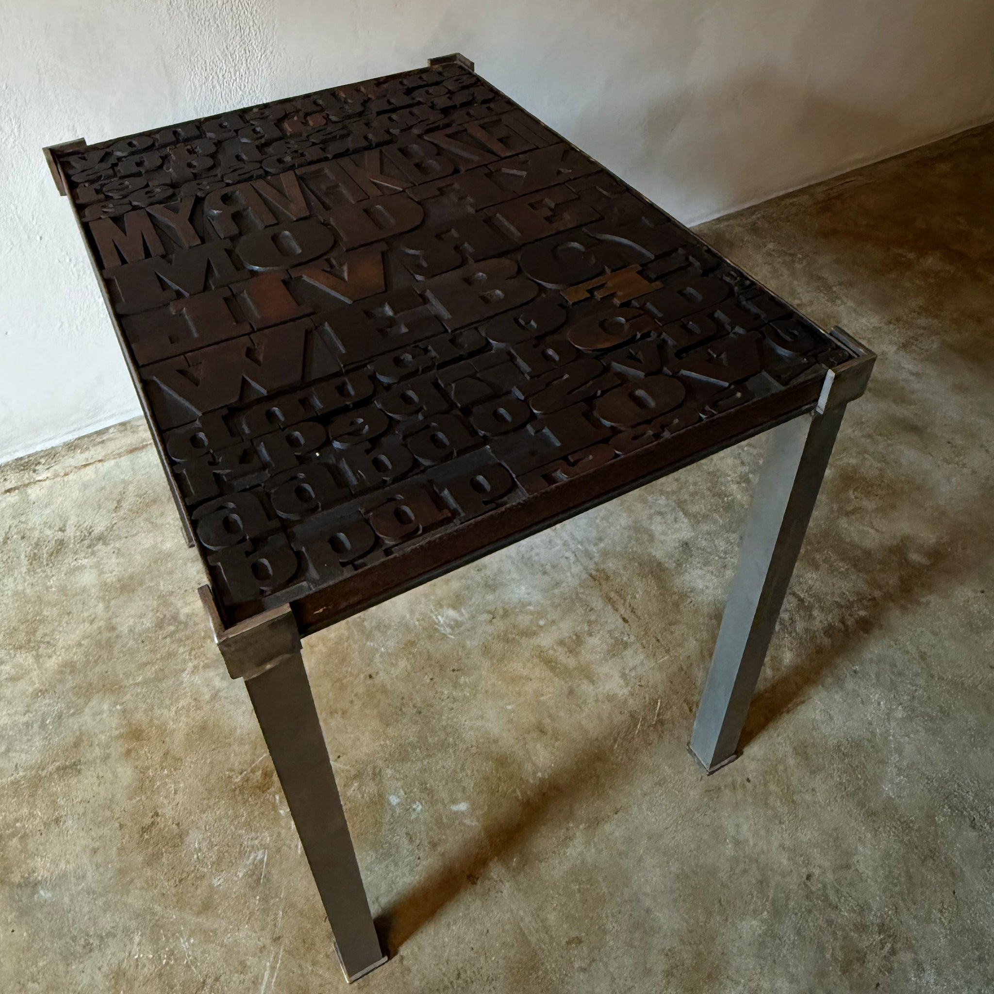 METAL TABLE