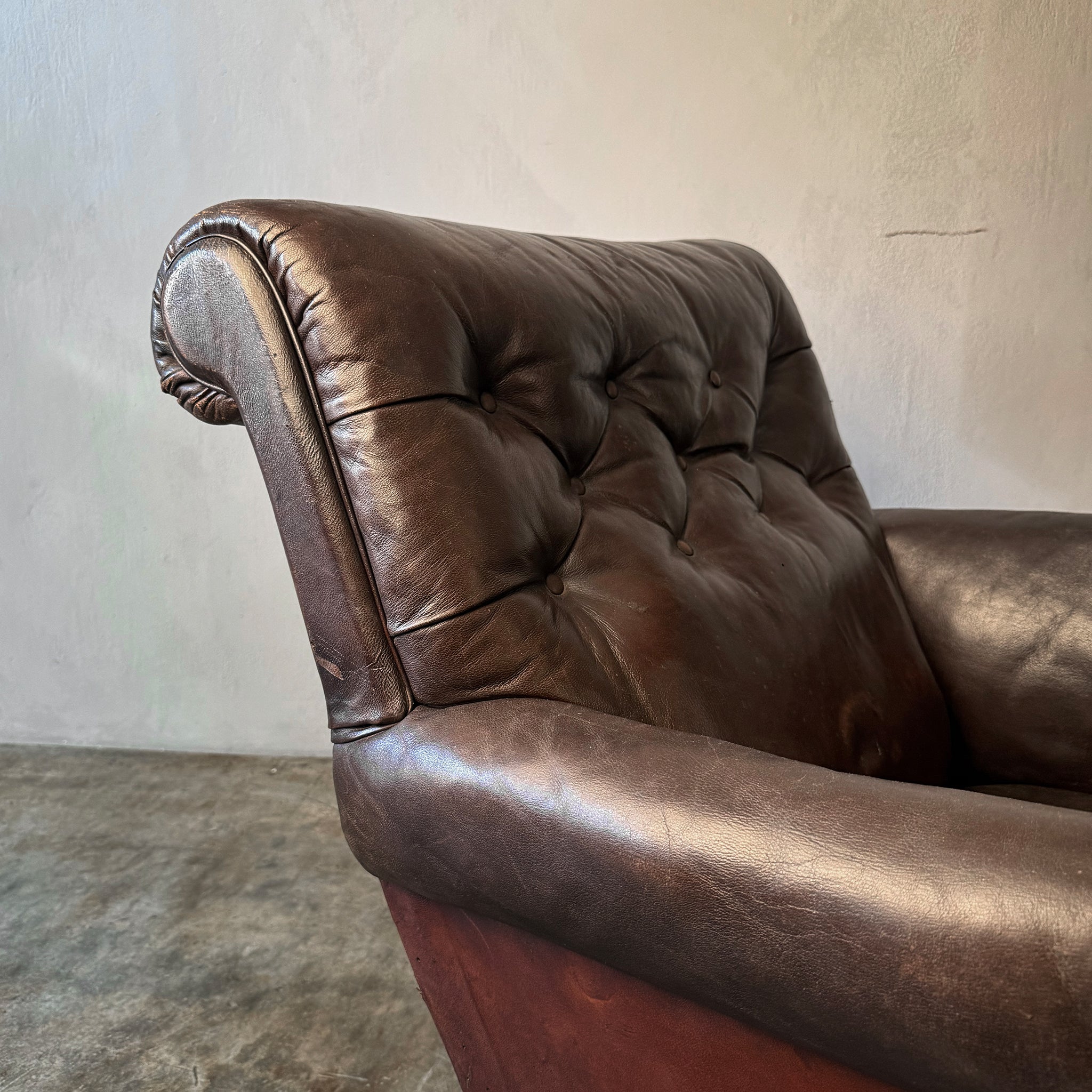 Leather Buttoned Daybed