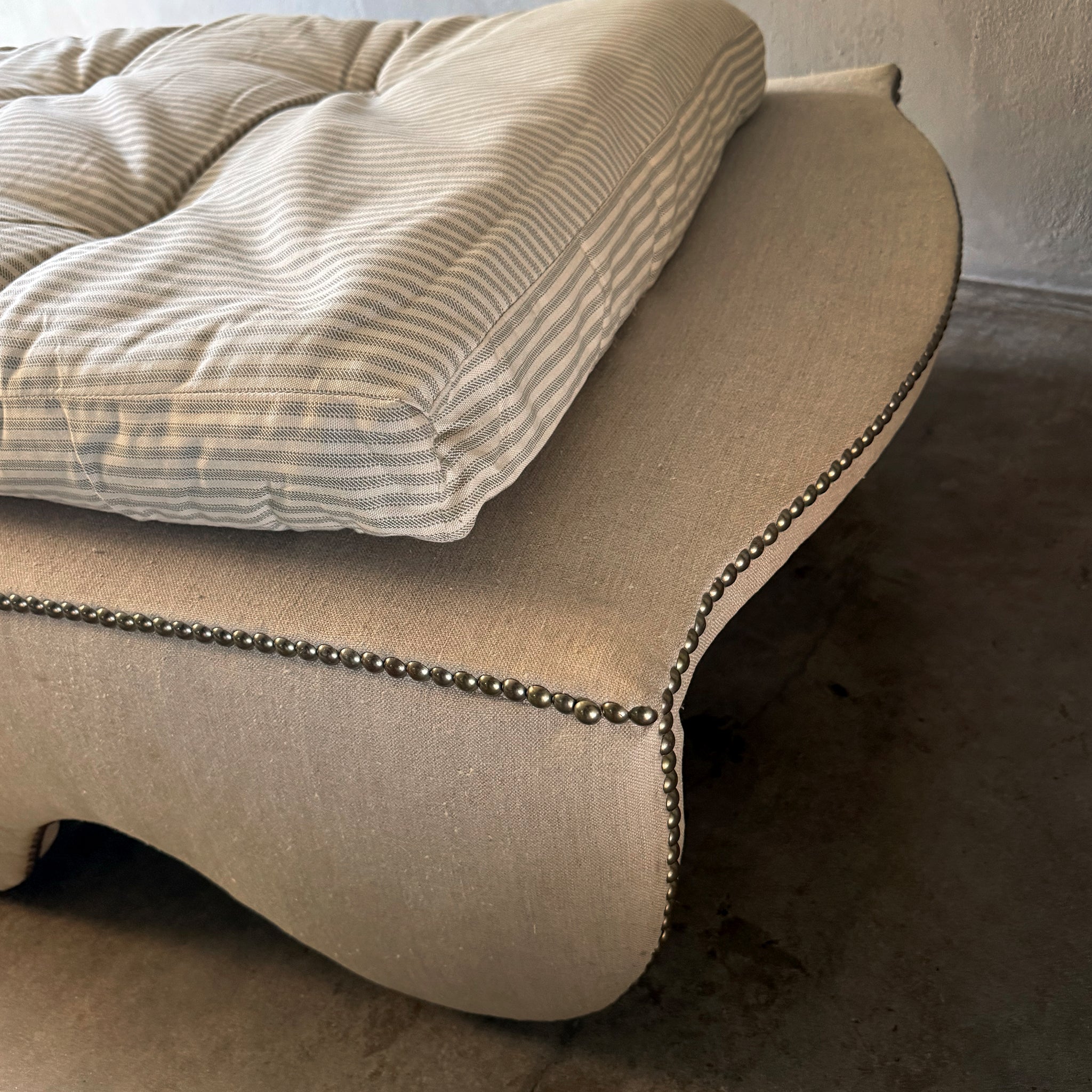 UNFOLDING CHAIR - BED