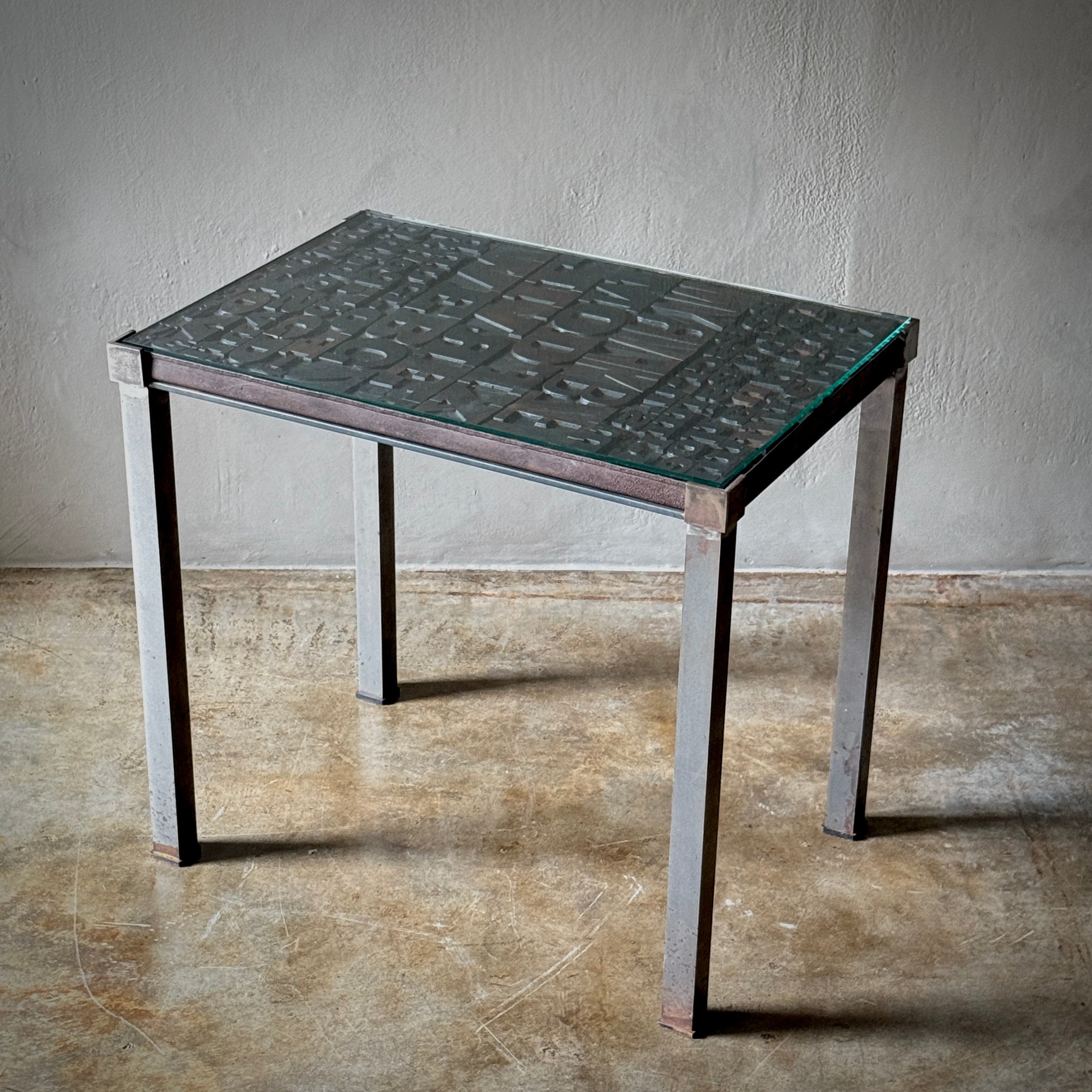 METAL TABLE