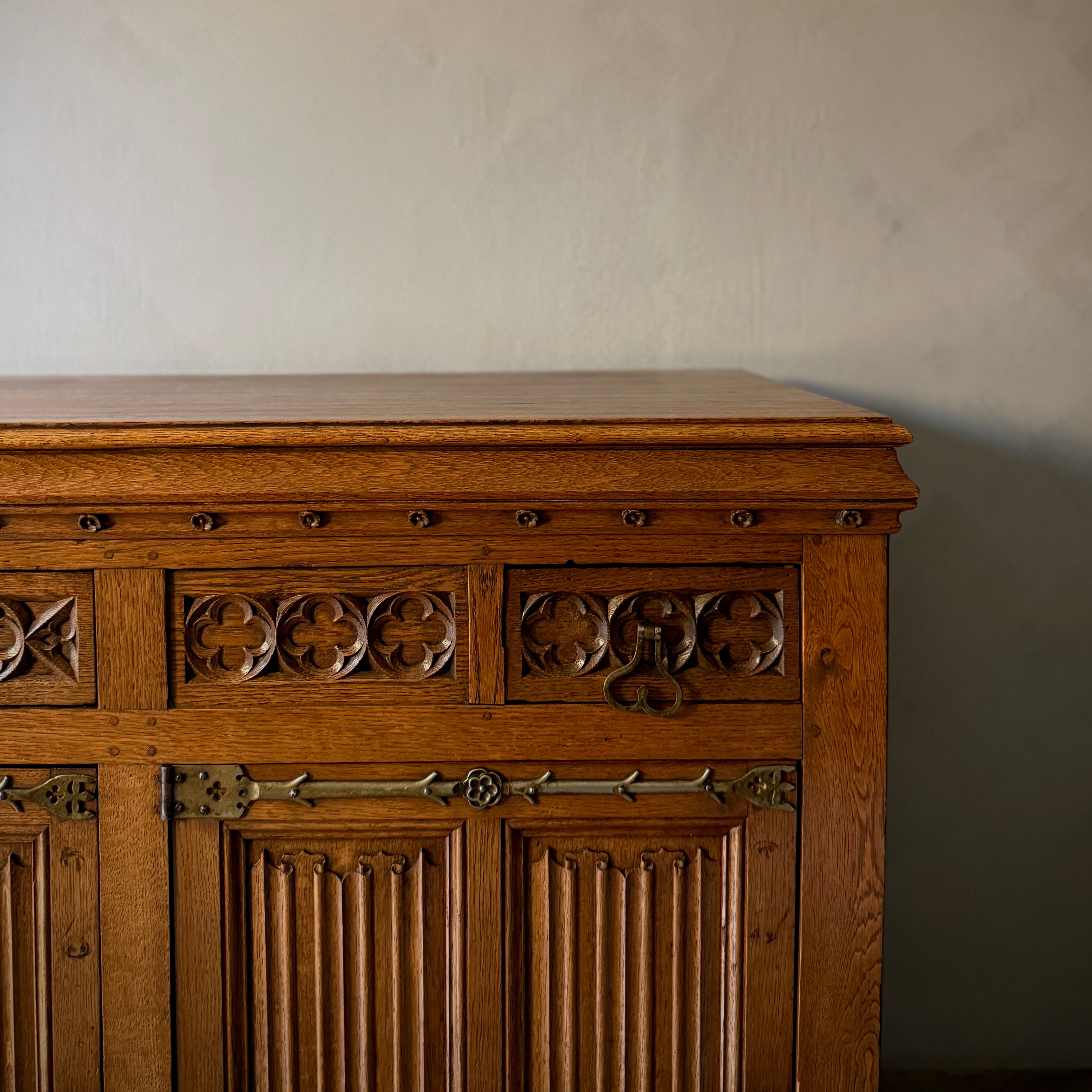 アンティーク Neo Gothic Sideboard