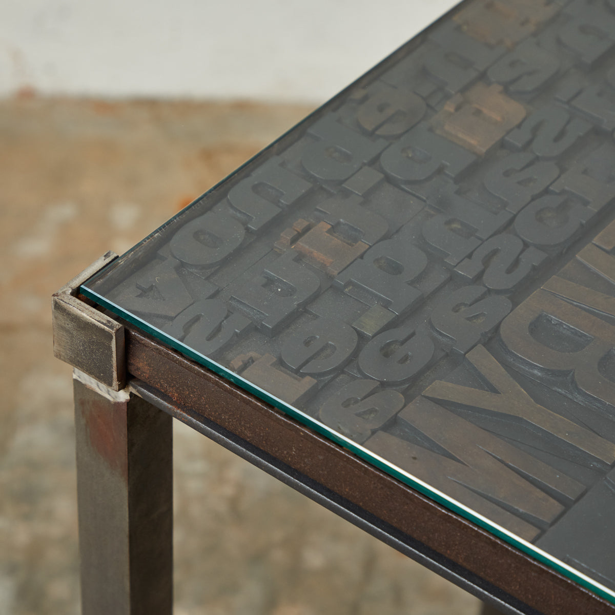 METAL TABLE