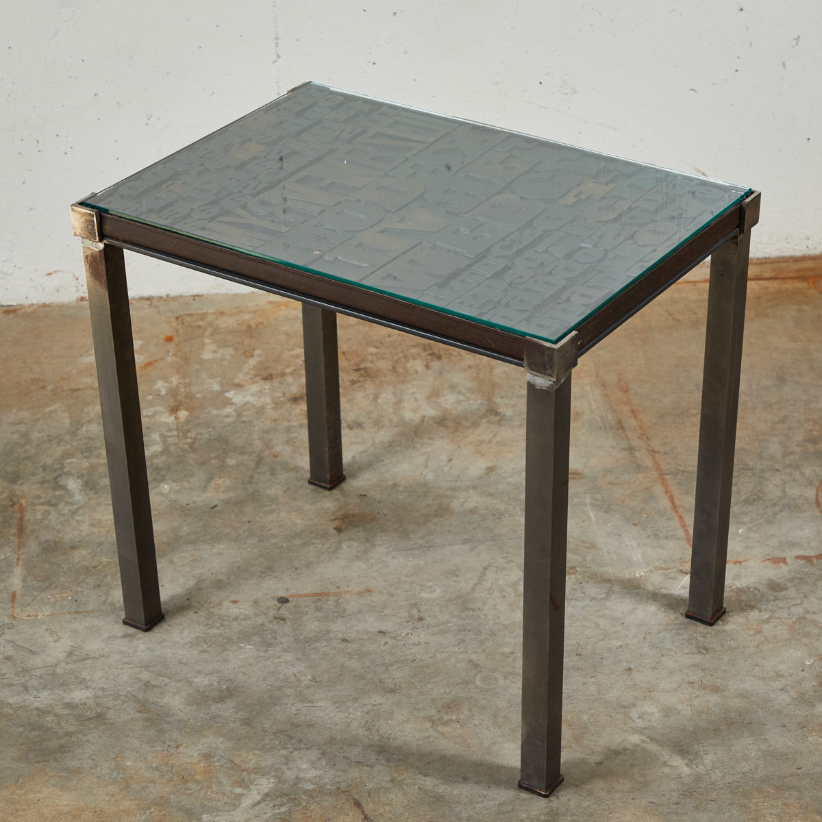 METAL TABLE