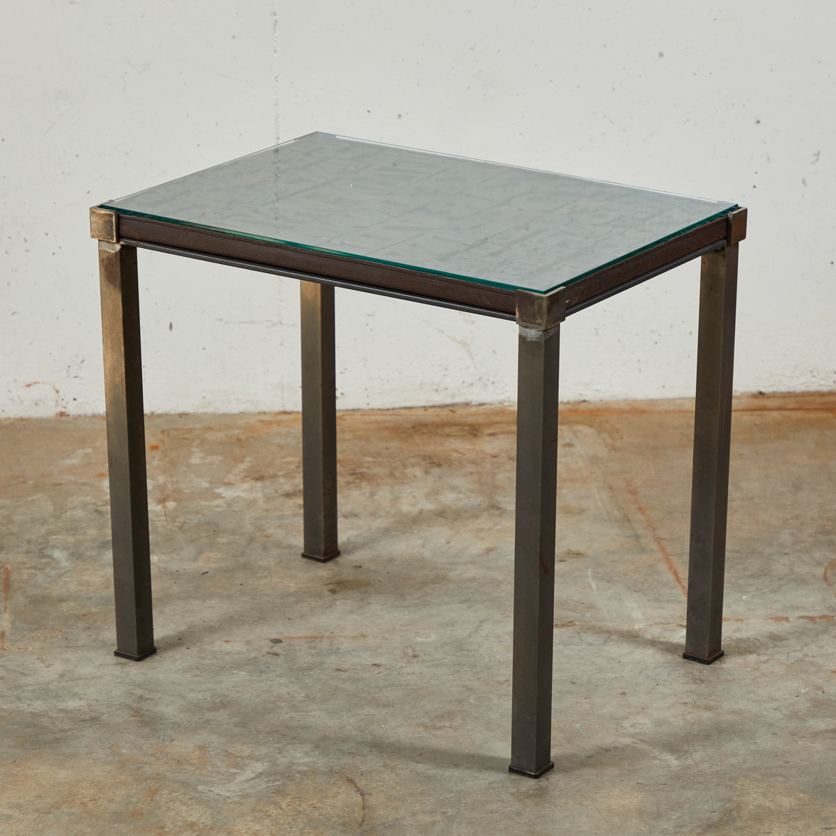 METAL TABLE